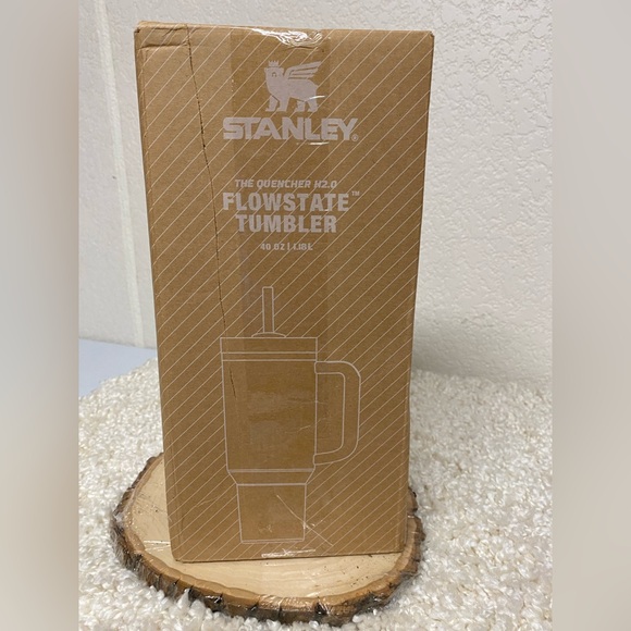 Stanley Pink Hello Kitty Quencher Tumbler - Picture 7 of 10